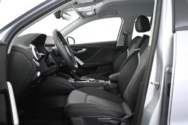 Harmaa Maastoauto, Audi Q2 – VAR-30399