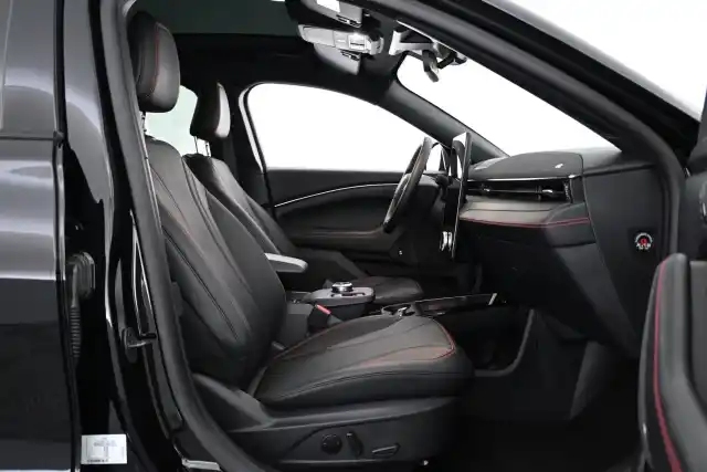 Musta Maastoauto, Ford Mustang Mach-E – VAR-30476
