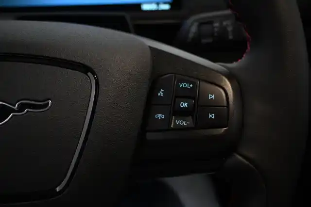 Musta Maastoauto, Ford Mustang Mach-E – VAR-30476