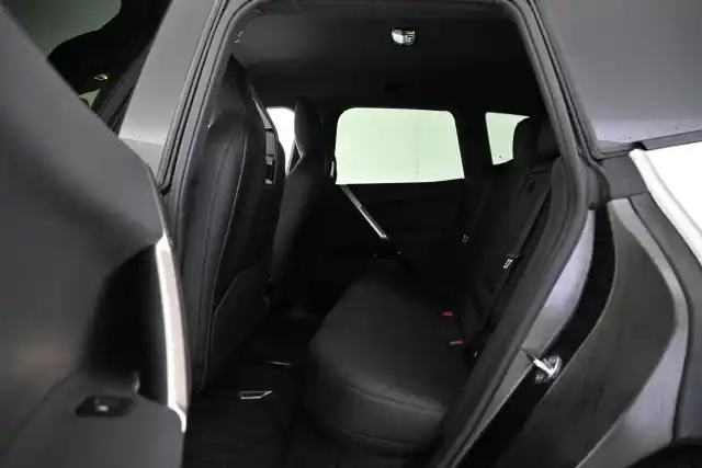 Valkoinen Maastoauto, BMW iX – VAR-30541