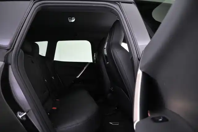 Valkoinen Maastoauto, BMW iX – VAR-30541