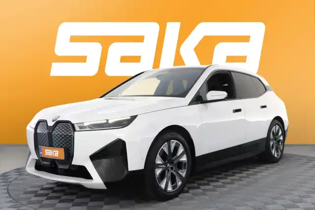 Valkoinen Maastoauto, BMW iX – VAR-30541