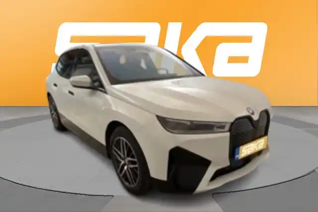 Valkoinen Maastoauto, BMW iX – VAR-30541