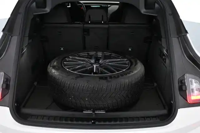 Valkoinen Maastoauto, BMW iX – VAR-30541