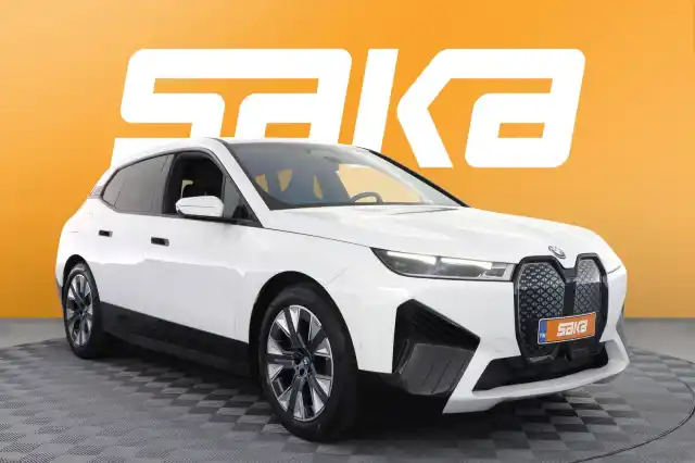 Valkoinen Maastoauto, BMW iX – VAR-30541