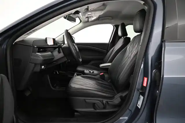 Sininen Maastoauto, Ford Mustang Mach-E – VAR-30581