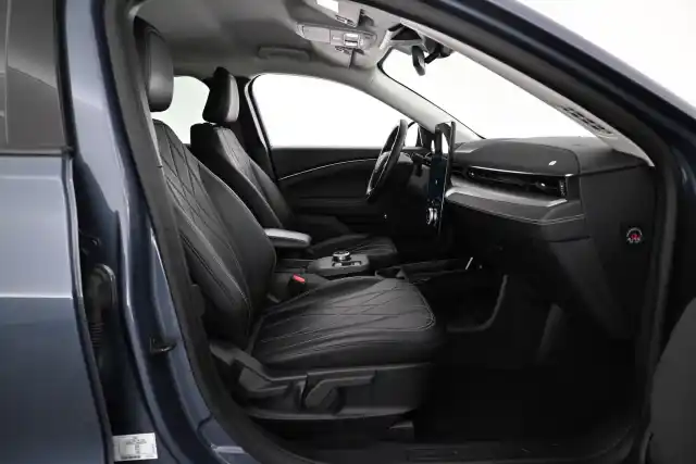 Sininen Maastoauto, Ford Mustang Mach-E – VAR-30581