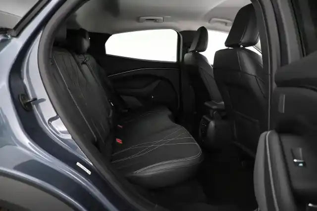 Sininen Maastoauto, Ford Mustang Mach-E – VAR-30581