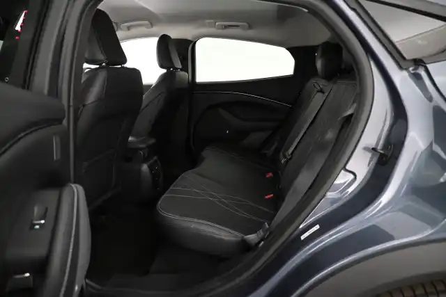 Sininen Maastoauto, Ford Mustang Mach-E – VAR-30581