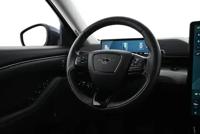 Sininen Maastoauto, Ford Mustang Mach-E – VAR-30581