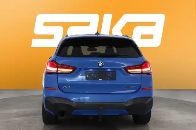 Sininen Maastoauto, BMW X1 – VAR-30653