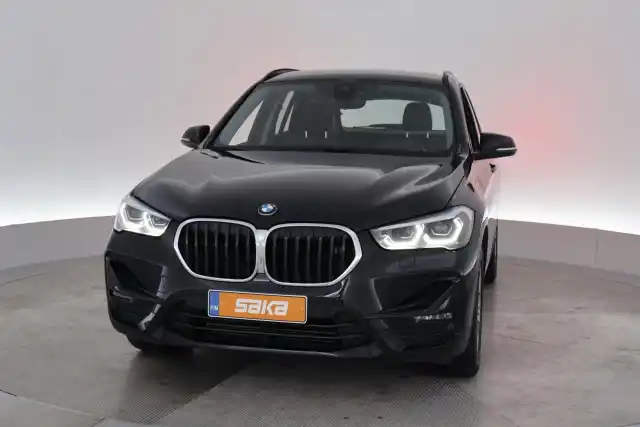 Musta Maastoauto, BMW X1 – VAR-30659