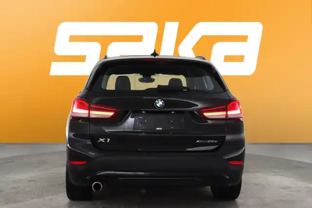 Musta Maastoauto, BMW X1 – VAR-30659