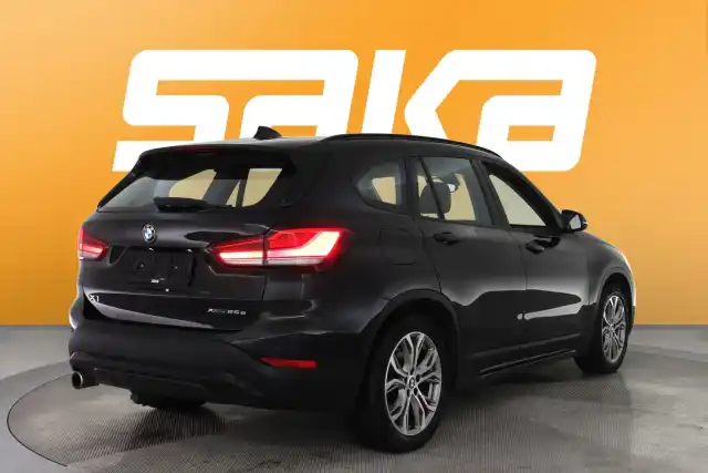 Musta Maastoauto, BMW X1 – VAR-30659