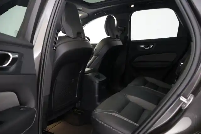 Harmaa Maastoauto, Volvo XC60 – VAR-30856