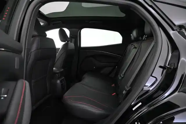 Musta Maastoauto, Ford Mustang Mach-E – VAR-30865