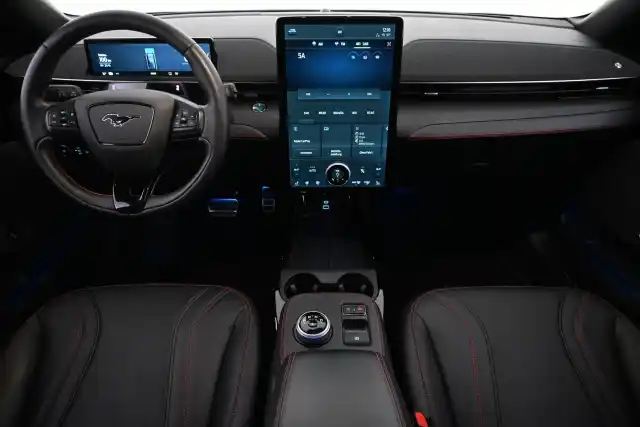 Musta Maastoauto, Ford Mustang Mach-E – VAR-30865