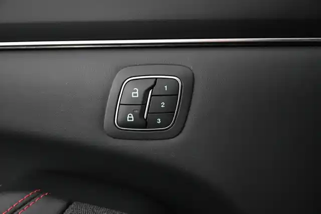 Musta Maastoauto, Ford Mustang Mach-E – VAR-30865