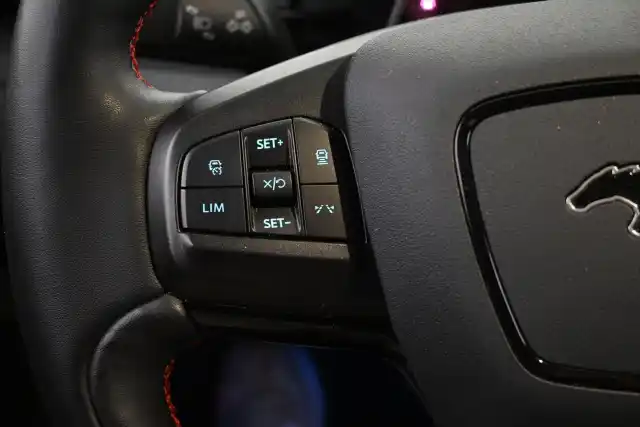 Musta Maastoauto, Ford Mustang Mach-E – VAR-30865