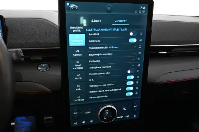 Musta Maastoauto, Ford Mustang Mach-E – VAR-30865