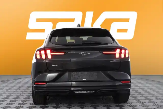 Musta Maastoauto, Ford Mustang Mach-E – VAR-30865