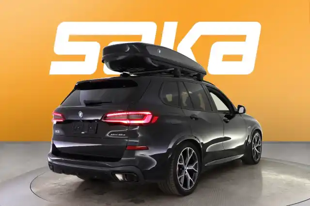 Musta Maastoauto, BMW X5 – VAR-31015