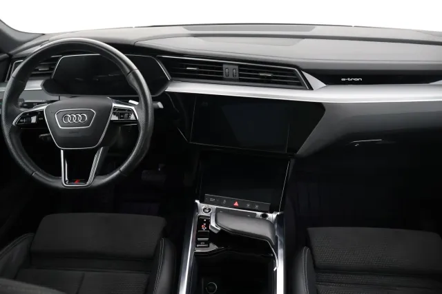 Valkoinen Viistoperä, Audi e-tron – VAR-31019