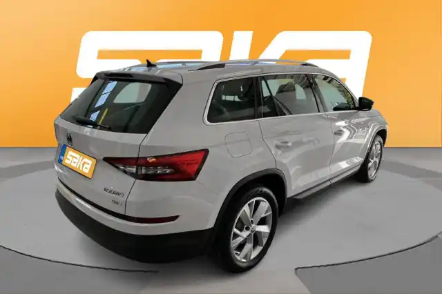 Valkoinen Maastoauto, Skoda Kodiaq – VAR-31113