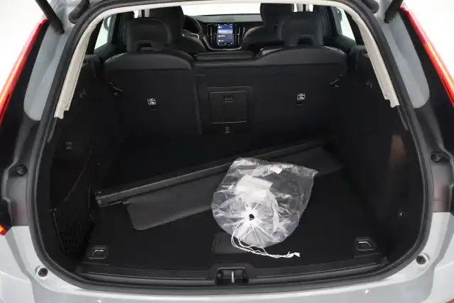 Harmaa Maastoauto, Volvo XC60 – VAR-31138