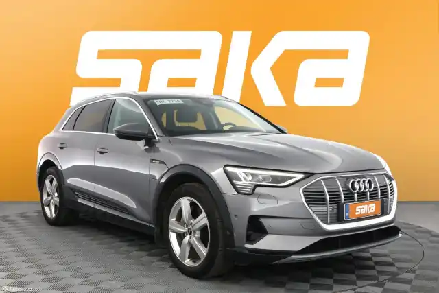 Harmaa Maastoauto, Audi e-tron – VAR-31238