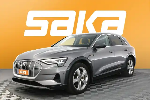 Harmaa Maastoauto, Audi e-tron – VAR-31238