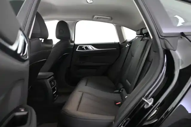 Musta Sedan, BMW i4 – VAR-31240
