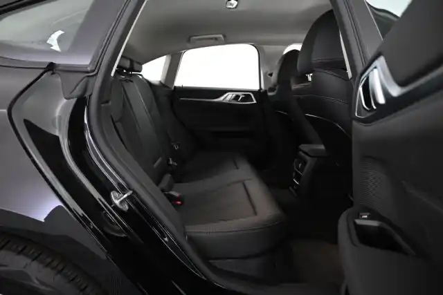 Musta Sedan, BMW i4 – VAR-31240
