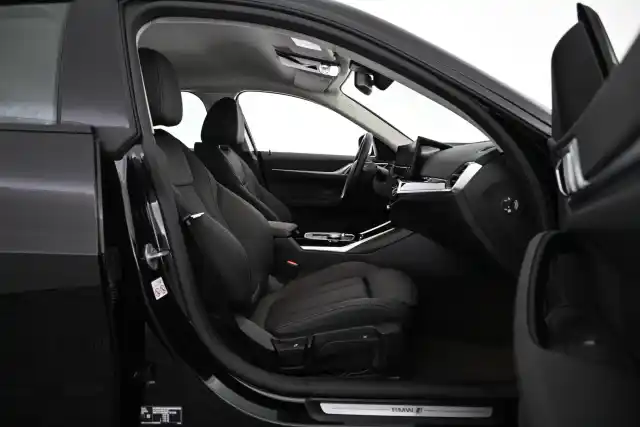 Musta Sedan, BMW i4 – VAR-31240
