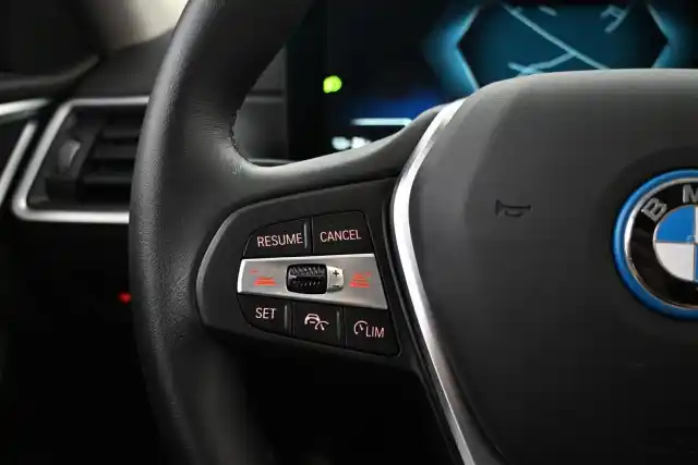 Musta Sedan, BMW i4 – VAR-31240