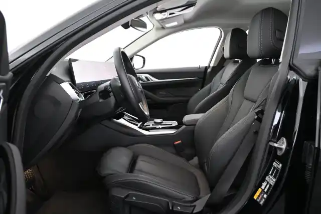 Musta Sedan, BMW i4 – VAR-31240