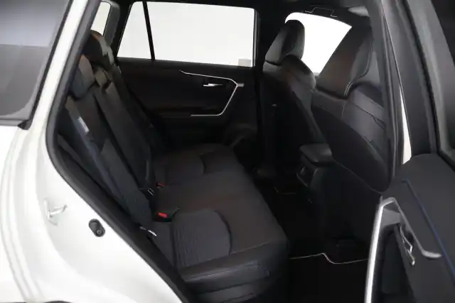 Valkoinen Maastoauto, Toyota RAV4 – VAR-31401