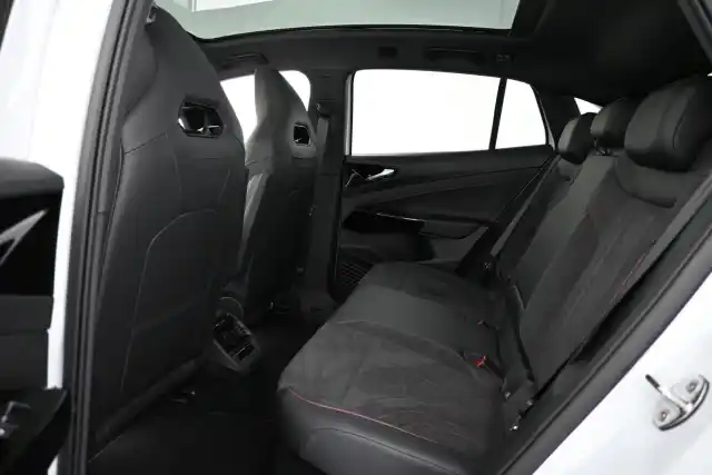 Valkoinen Maastoauto, Volkswagen ID.5 – VAR-31501