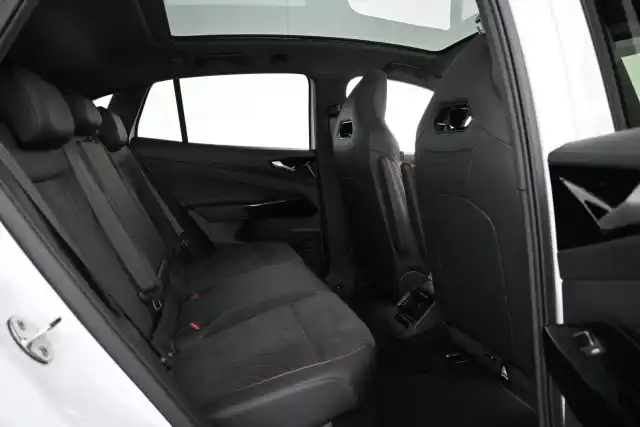 Valkoinen Maastoauto, Volkswagen ID.5 – VAR-31501