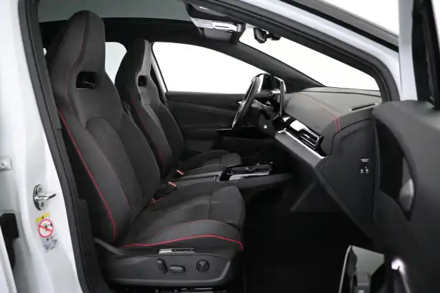 Valkoinen Maastoauto, Volkswagen ID.5 – VAR-31501