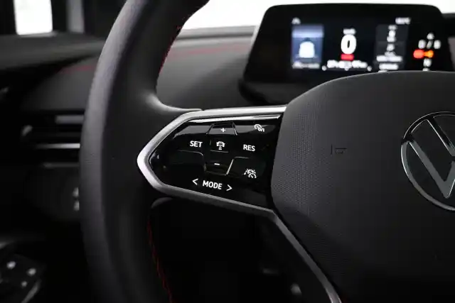 Valkoinen Maastoauto, Volkswagen ID.5 – VAR-31501
