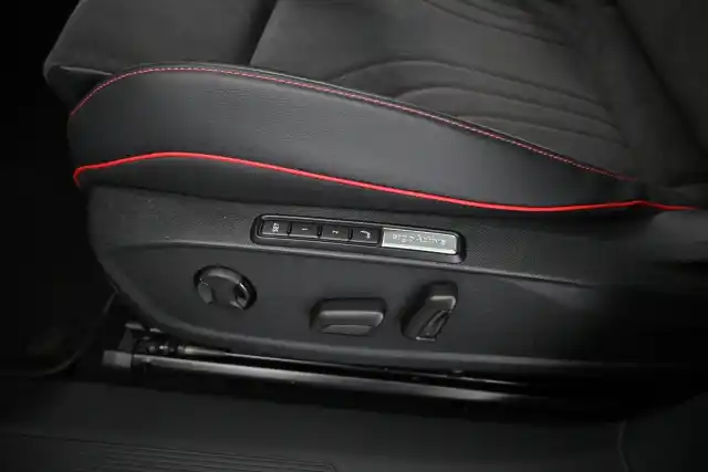 Valkoinen Maastoauto, Volkswagen ID.5 – VAR-31501