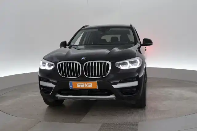 Musta Maastoauto, BMW X3 – VAR-31614