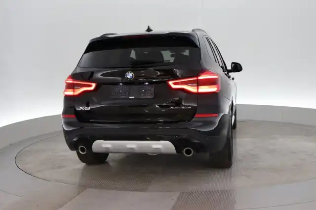 Musta Maastoauto, BMW X3 – VAR-31614