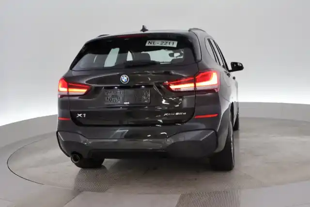 Musta Maastoauto, BMW X1 – VAR-31663