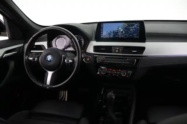 Musta Maastoauto, BMW X1 – VAR-31663