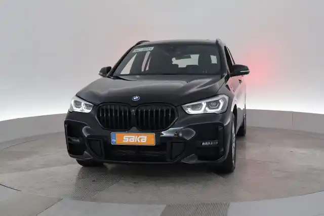 Musta Maastoauto, BMW X1 – VAR-31663