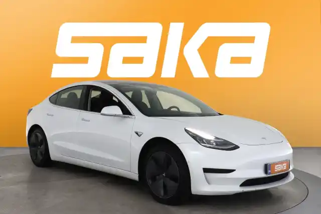 Valkoinen Sedan, Tesla Model 3 – VAR-32052