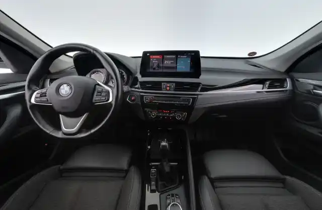 Harmaa Maastoauto, BMW X1 – VAR-32153