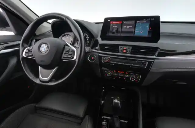 Harmaa Maastoauto, BMW X1 – VAR-32153